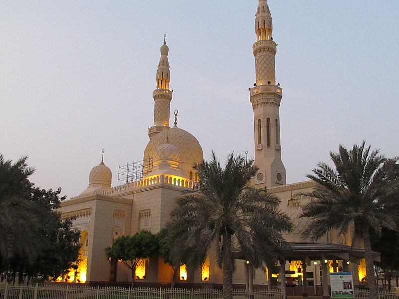 Explore Dubai: One of the most famou mosques in Dubai, the Jumeriah Mosque.